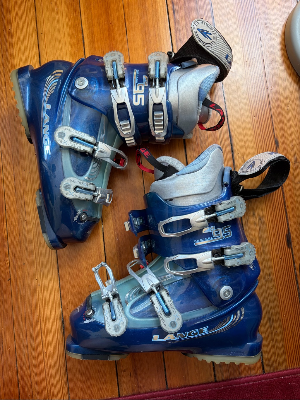 Lange Ski Boots In Metallic Blue With Silver Accents